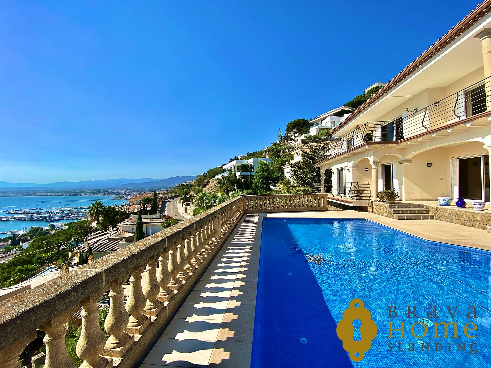 Lujoso Chalet con piscina y magnífica vista al mar en Rosas