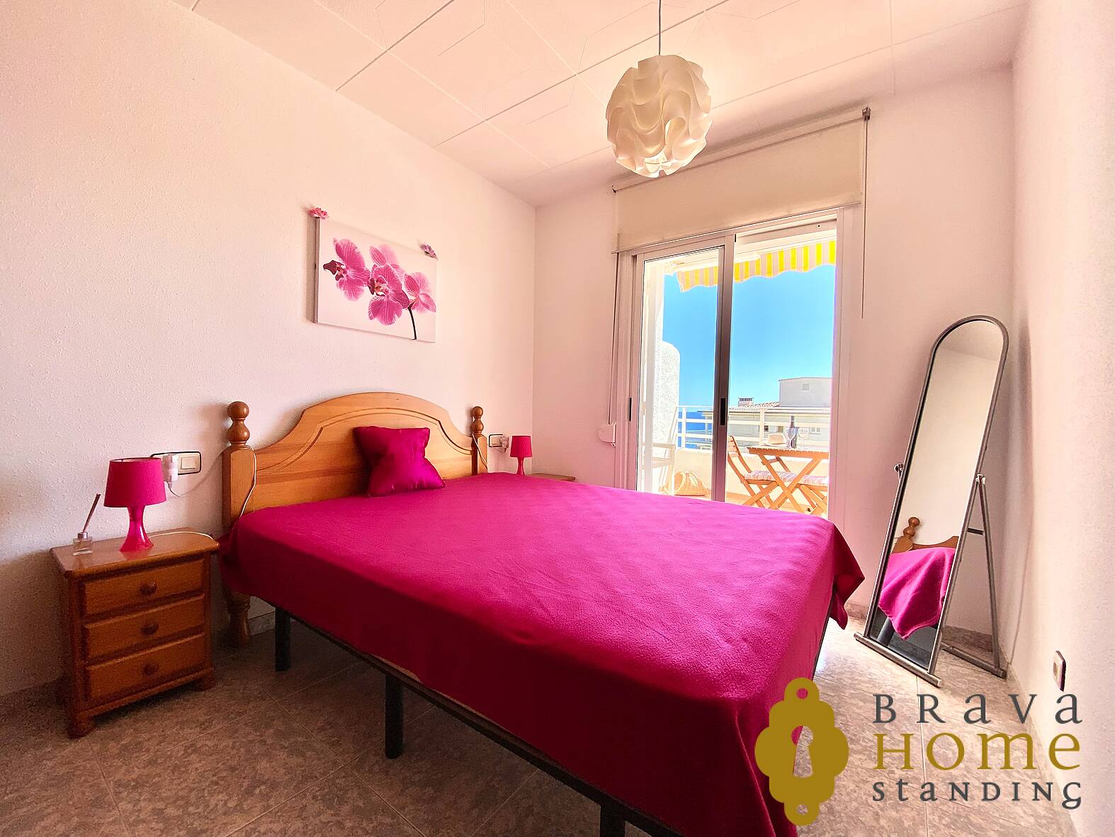 Nice apartment with sea view, swimming pool and parking for sale in Rosas