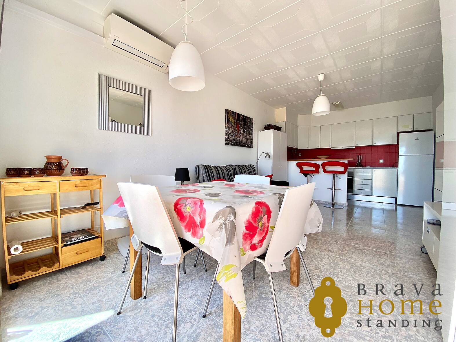 Nice apartment with sea view, swimming pool and parking for sale in Rosas