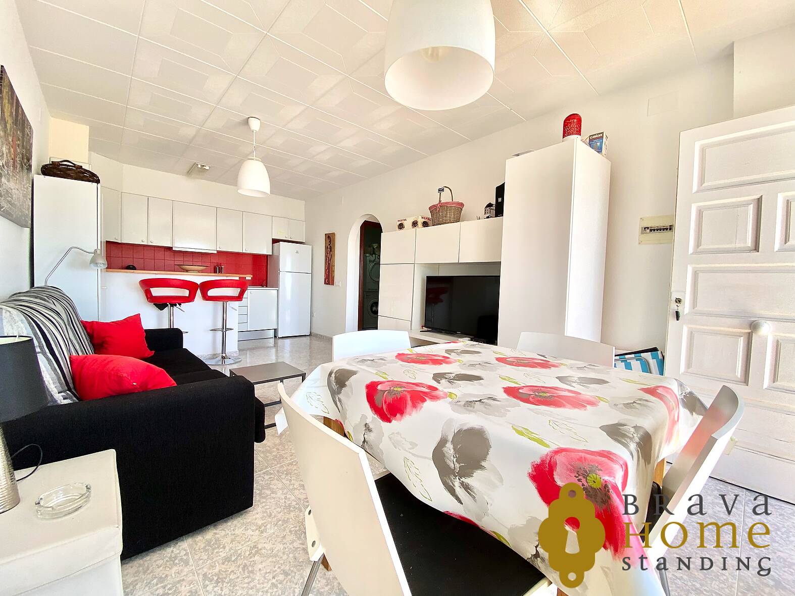 Nice apartment with sea view, swimming pool and parking for sale in Rosas