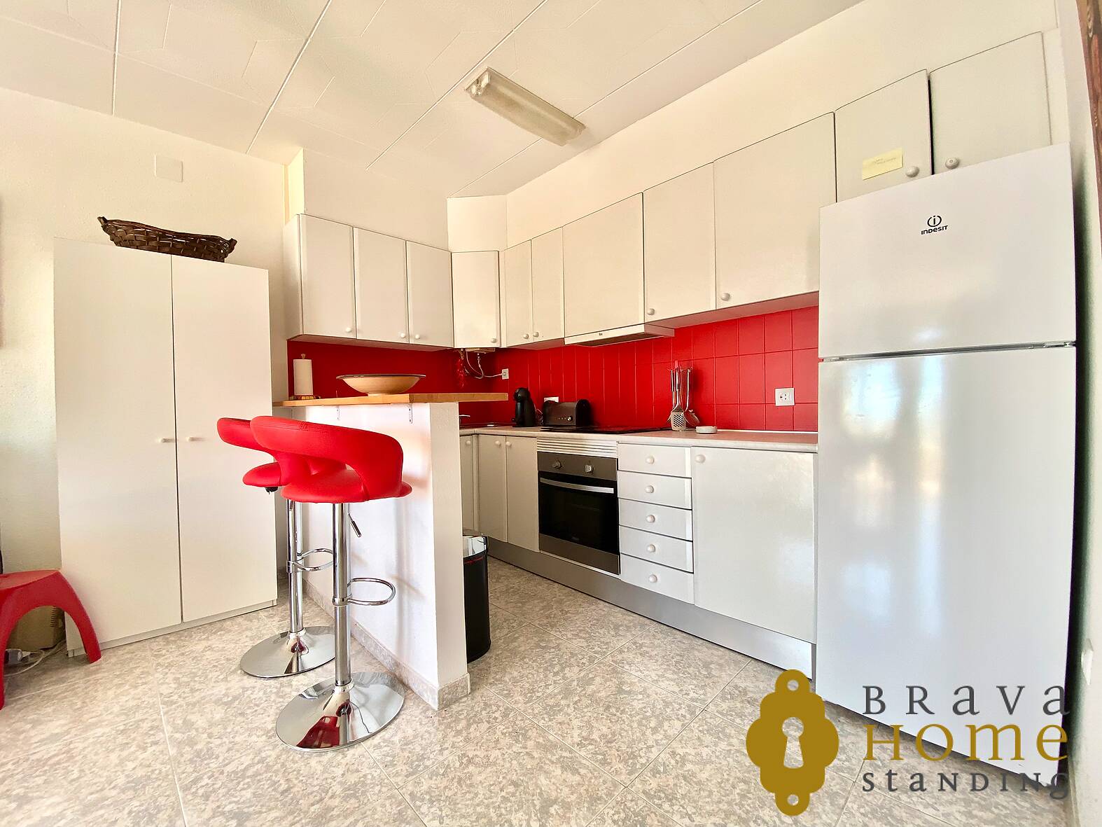 Nice apartment with sea view, swimming pool and parking for sale in Rosas