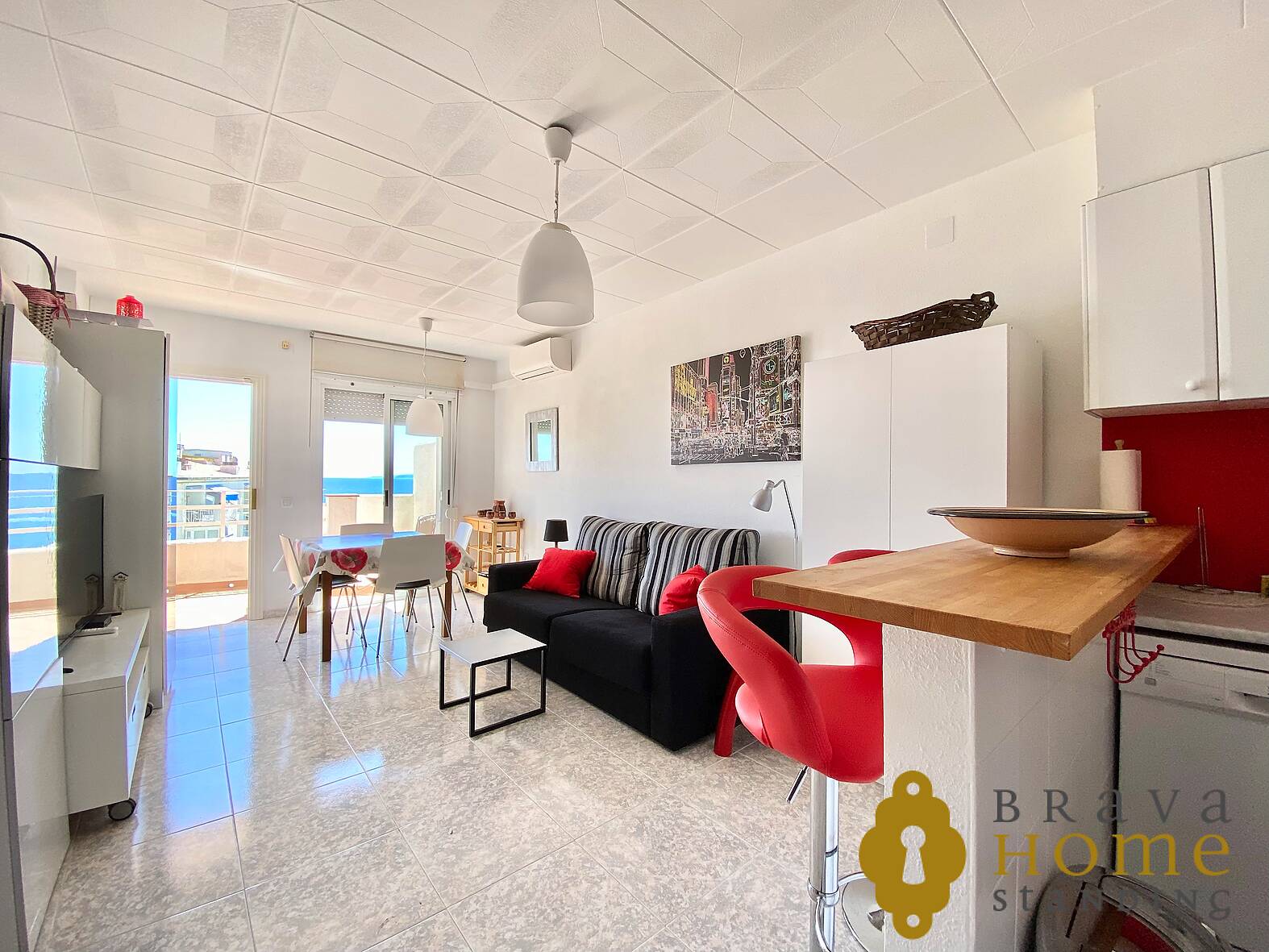 Nice apartment with sea view, swimming pool and parking for sale in Rosas