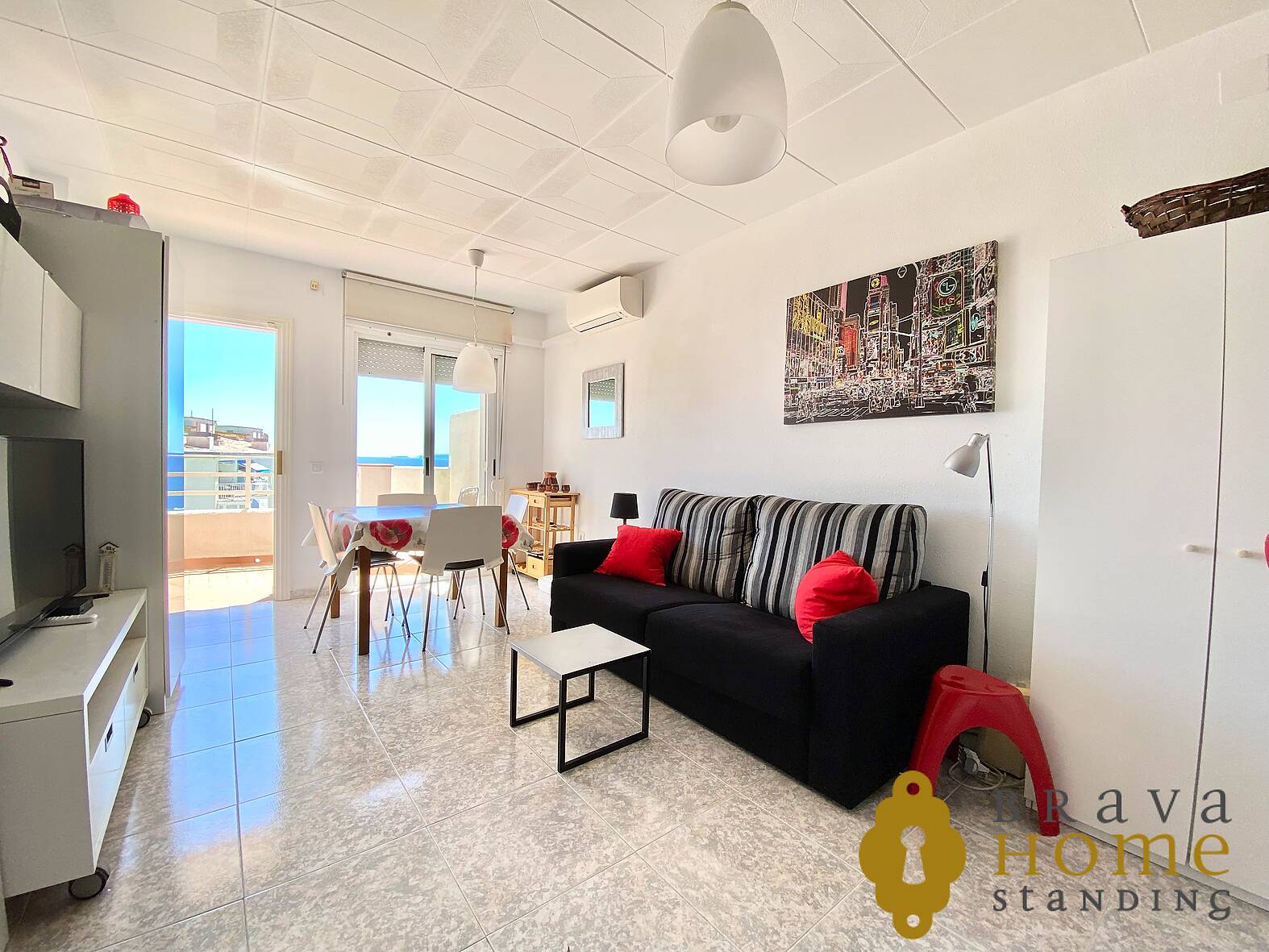 Nice apartment with sea view, swimming pool and parking for sale in Rosas