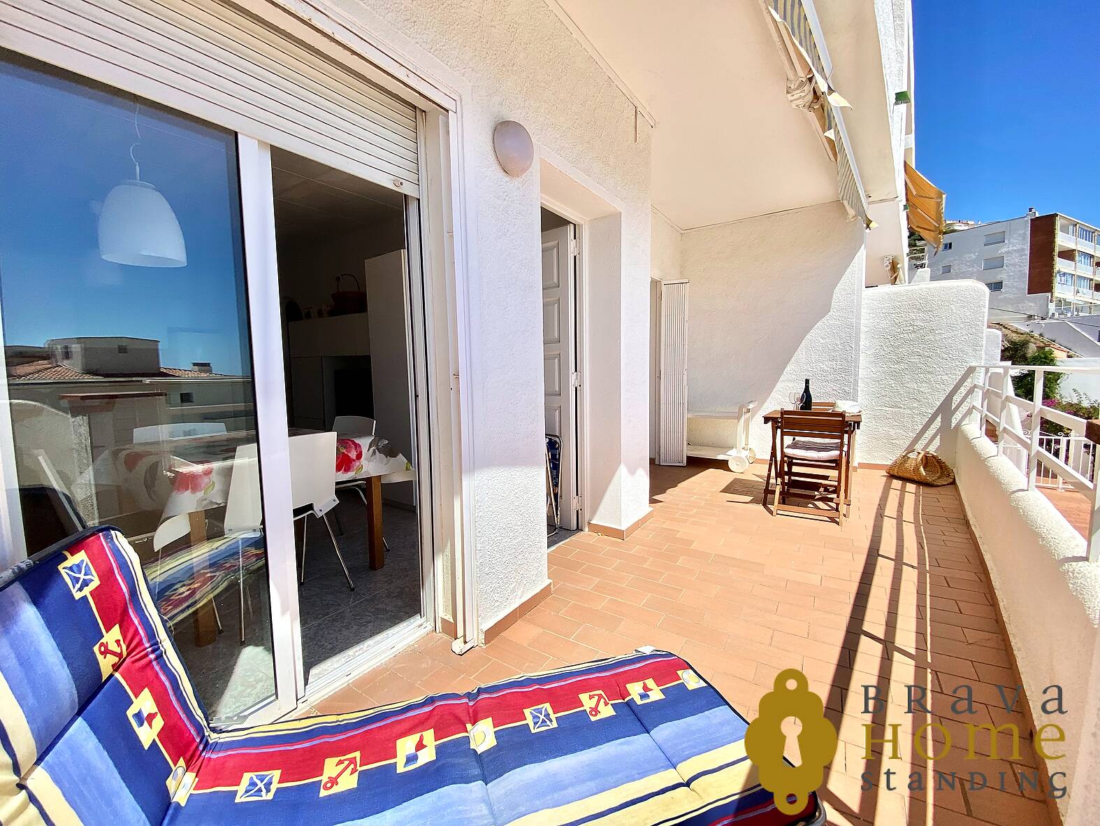 Nice apartment with sea view, swimming pool and parking for sale in Rosas