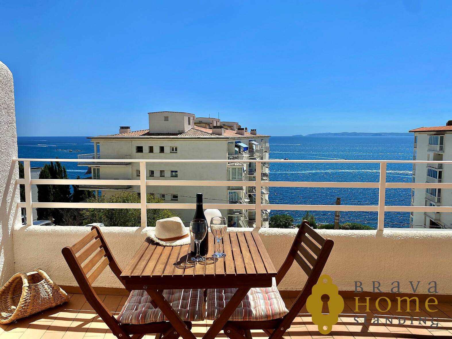 Nice apartment with sea view, swimming pool and parking for sale in Rosas
