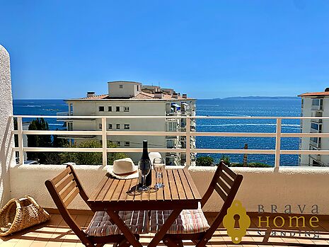 Bel appartement avec vue mer, piscine et parking en vente à Rosas