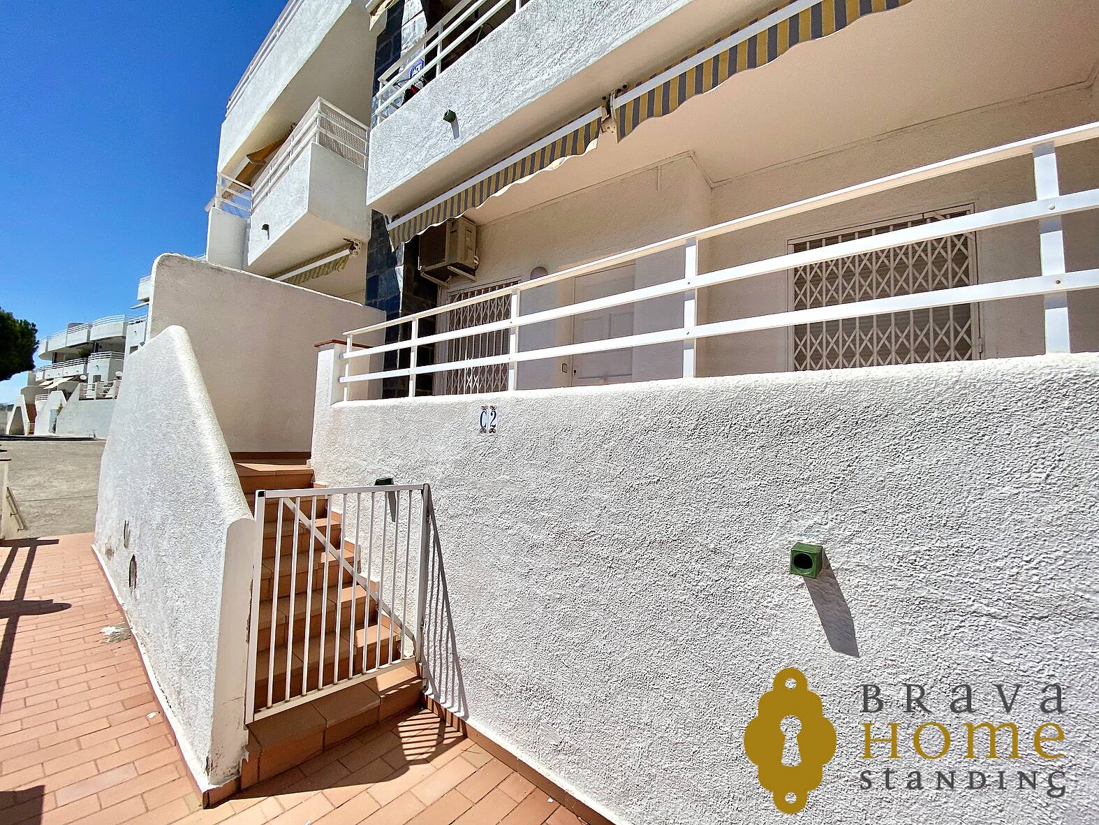 Nice apartment with sea view, swimming pool and parking for sale in Rosas