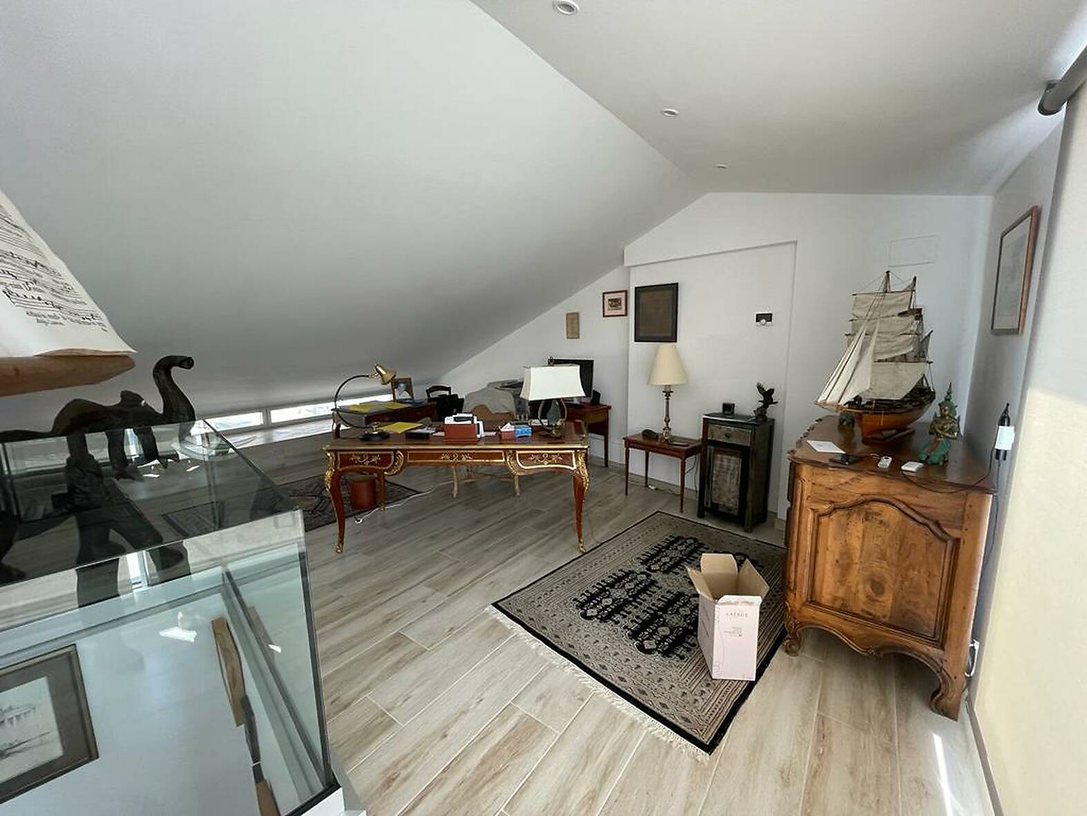 MAGNIFICO APARTAMENTO DUPLEX Y ATICO EN VENTA EN EL CENTRO DE ROSES