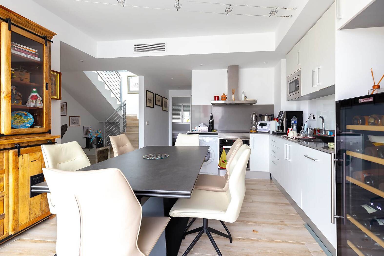 MAGNIFICO APARTAMENTO DUPLEX Y ATICO EN VENTA EN EL CENTRO DE ROSES