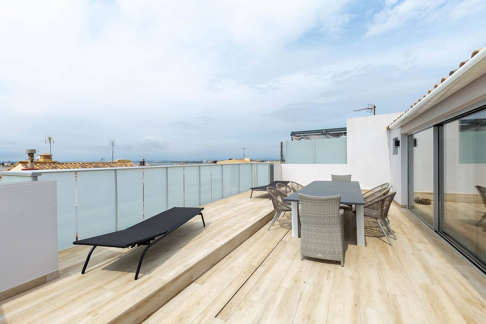 MAGNIFICO APARTAMENTO DUPLEX Y ATICO EN VENTA EN EL CENTRO DE ROSES