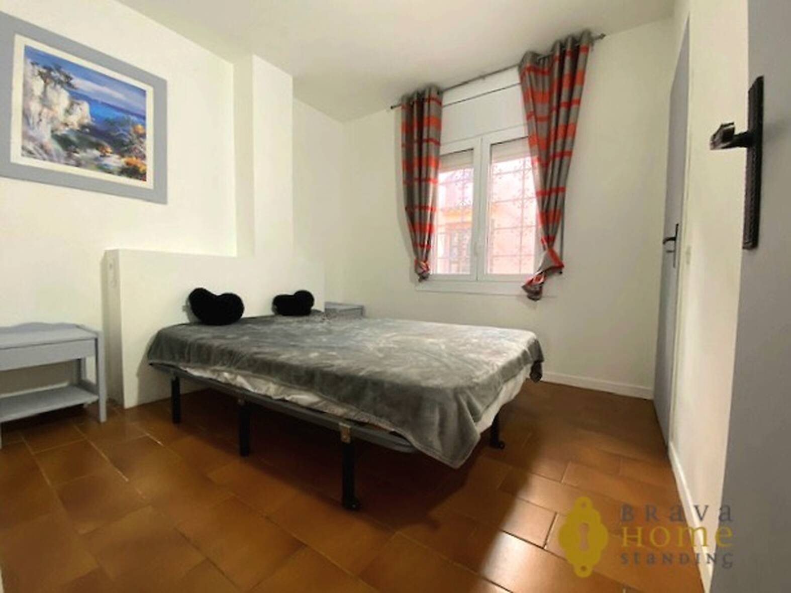 Bonito apartamento de 2 dormitorios a 100m de la playa en venta en Empuriabrava
