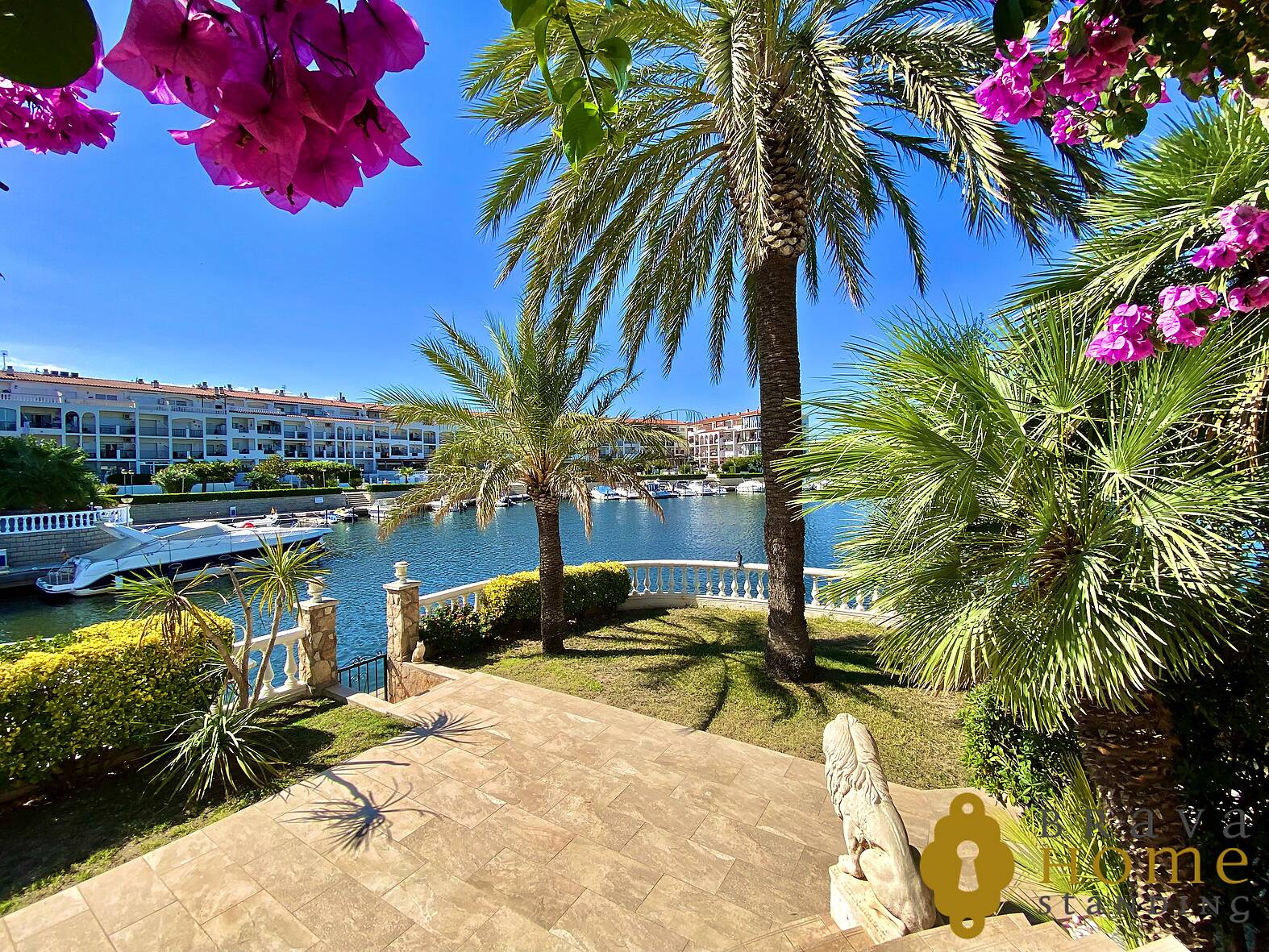 Magnificent house with double mooring for sale in Empuriabrava