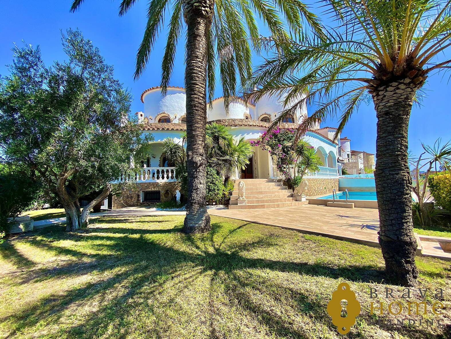 Magnificent house with double mooring for sale in Empuriabrava