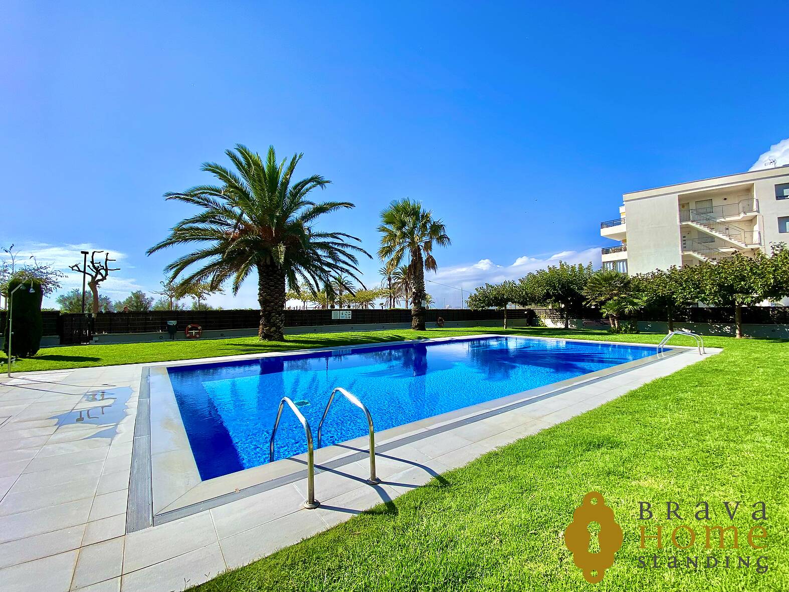 Luxury apartment with swimming pool and parking in Rosas, Salatar sector