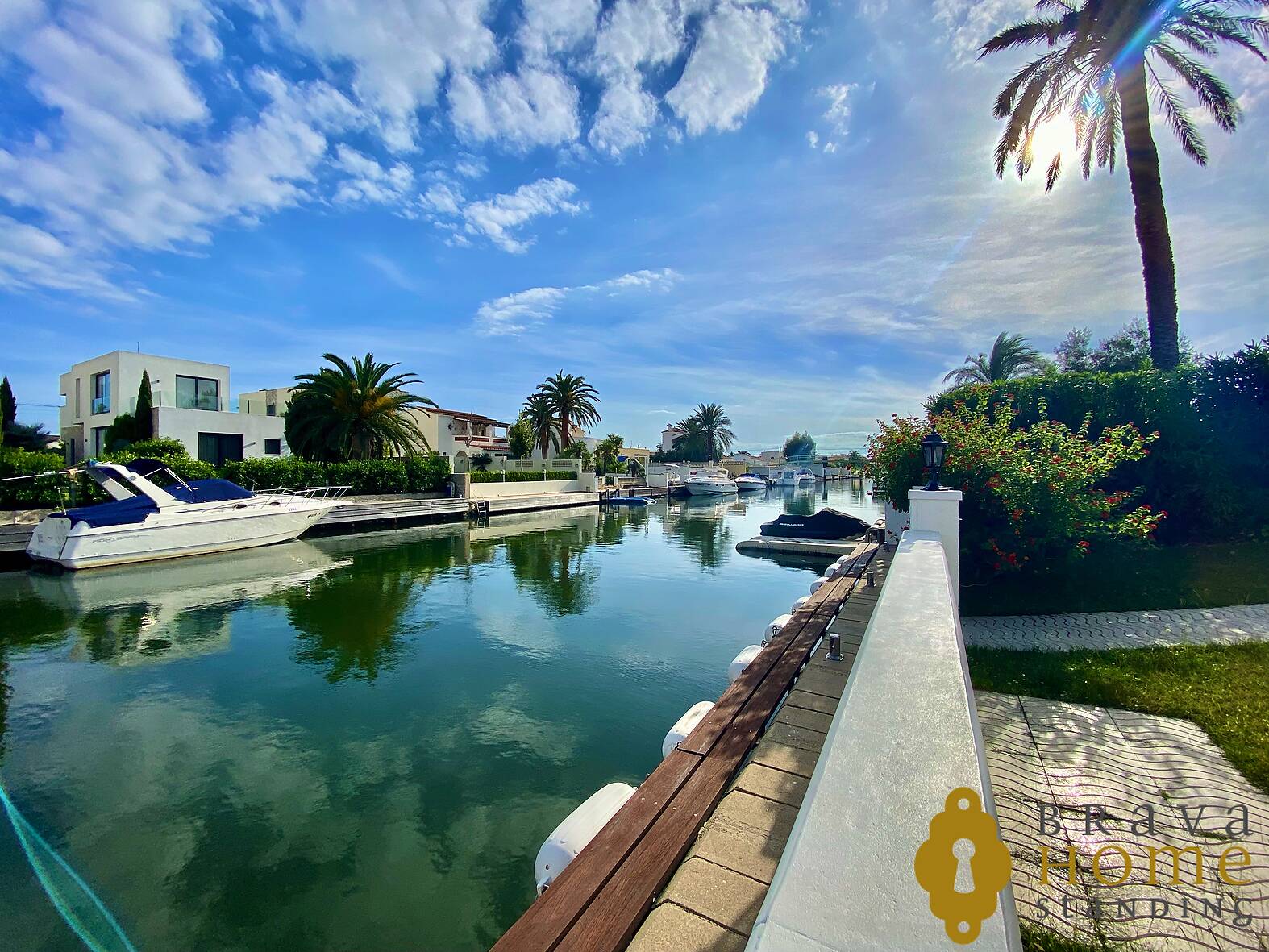 Dream house on wide canal with 13m mooring for sale in Empuriabrava