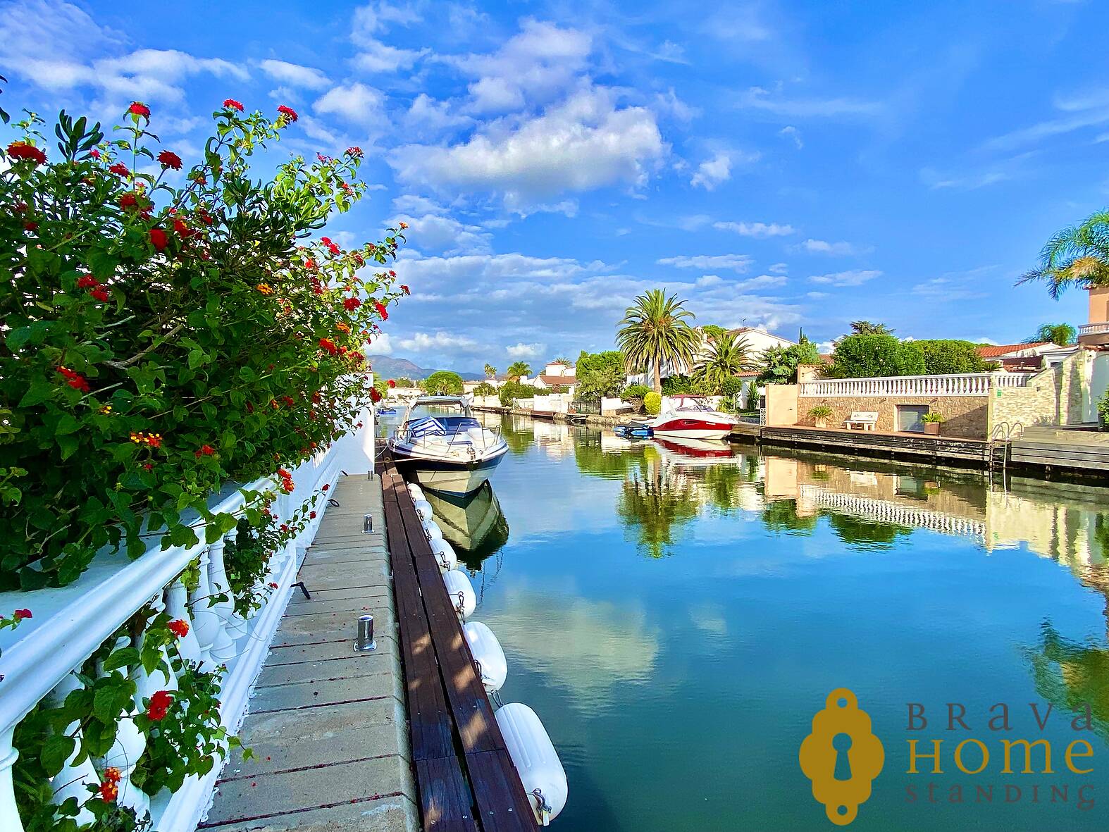 Dream house on wide canal with 13m mooring for sale in Empuriabrava
