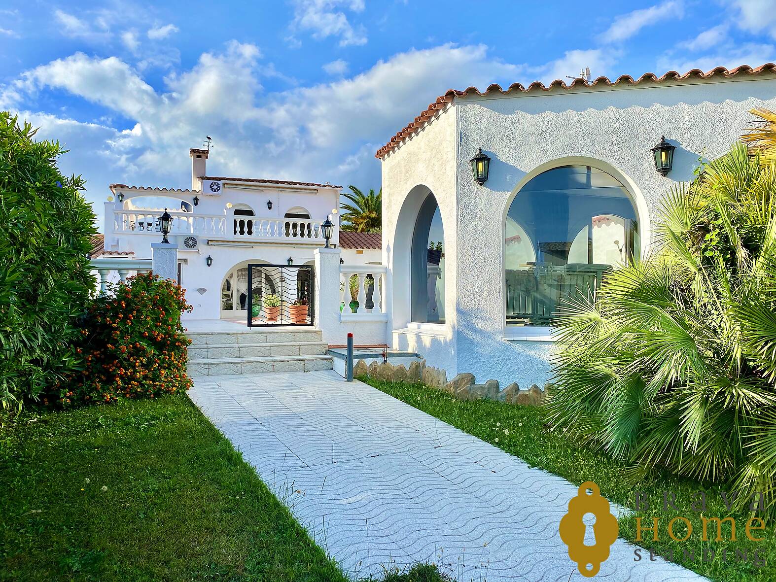 Dream house on wide canal with 13m mooring for sale in Empuriabrava