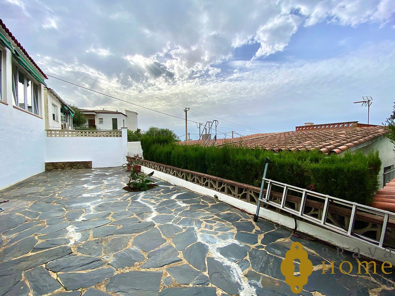 Beautiful house for sale near the center of Rosas