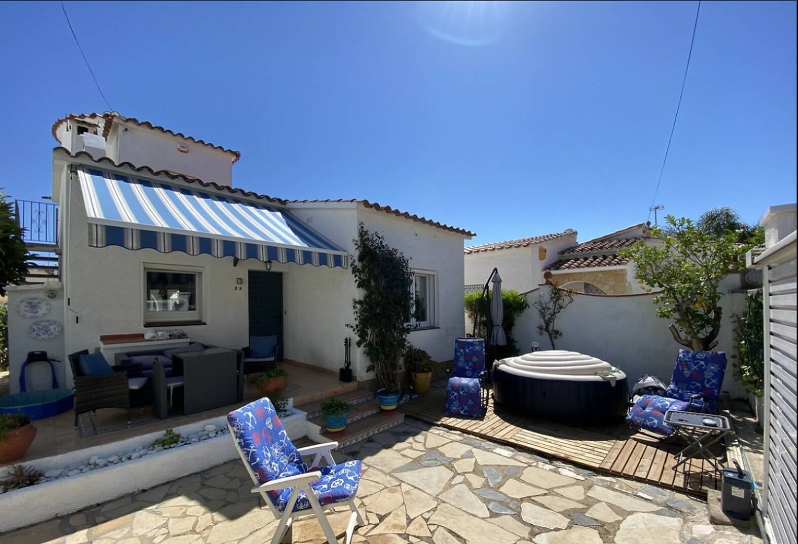 Casa al canal principal con 10m de amarre en Empuriabrava