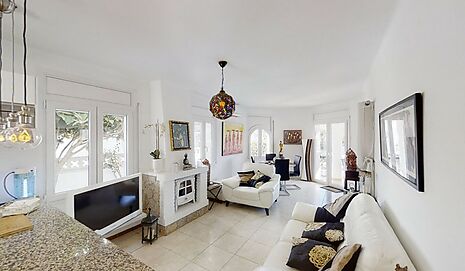 House on the main canal with 10m mooring in Empuriabrava