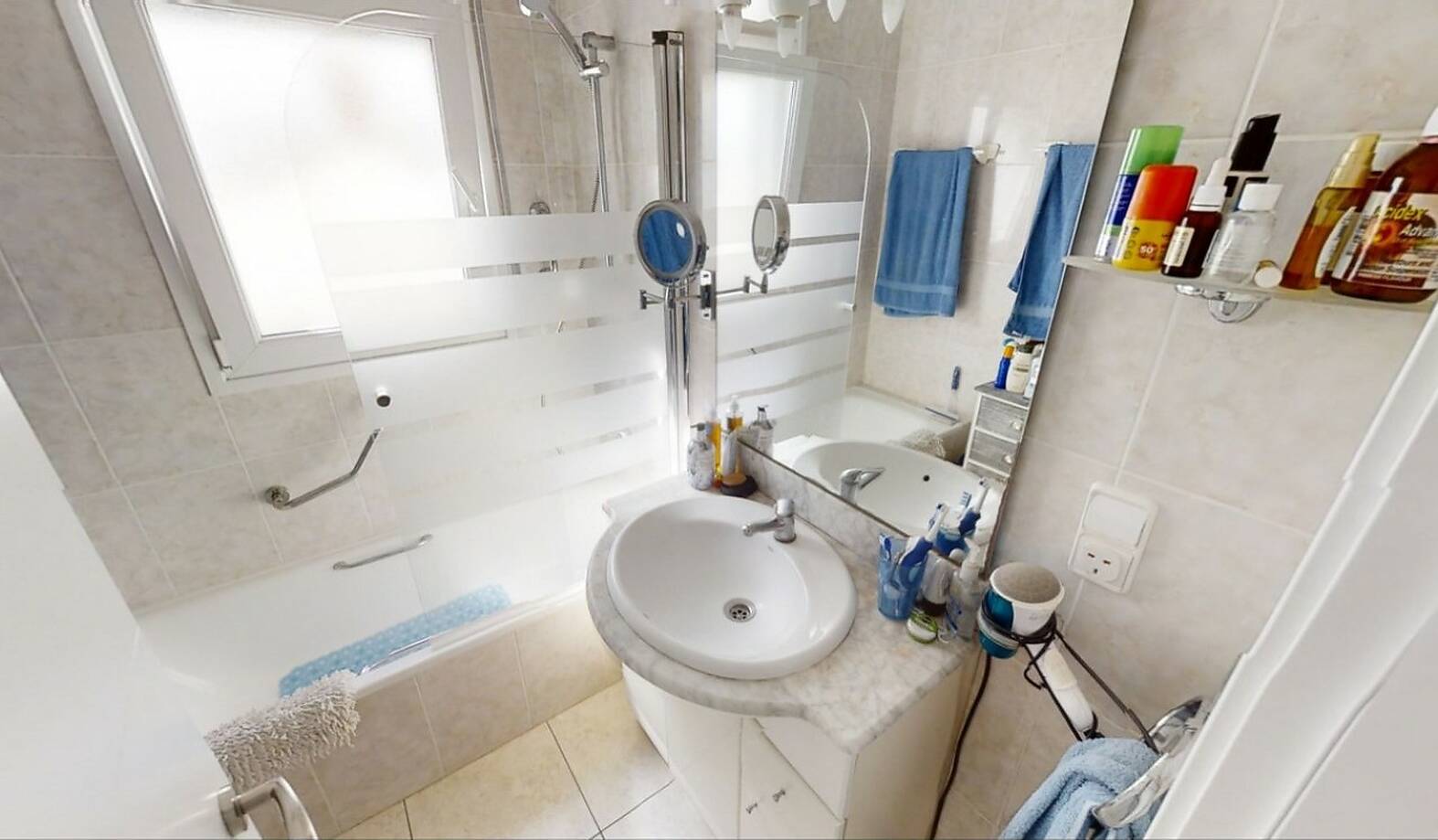 Casa al canal principal con 10m de amarre en Empuriabrava