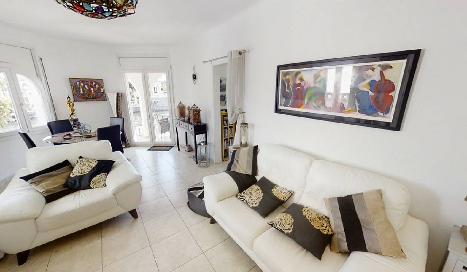 Casa al canal principal con 10m de amarre en Empuriabrava