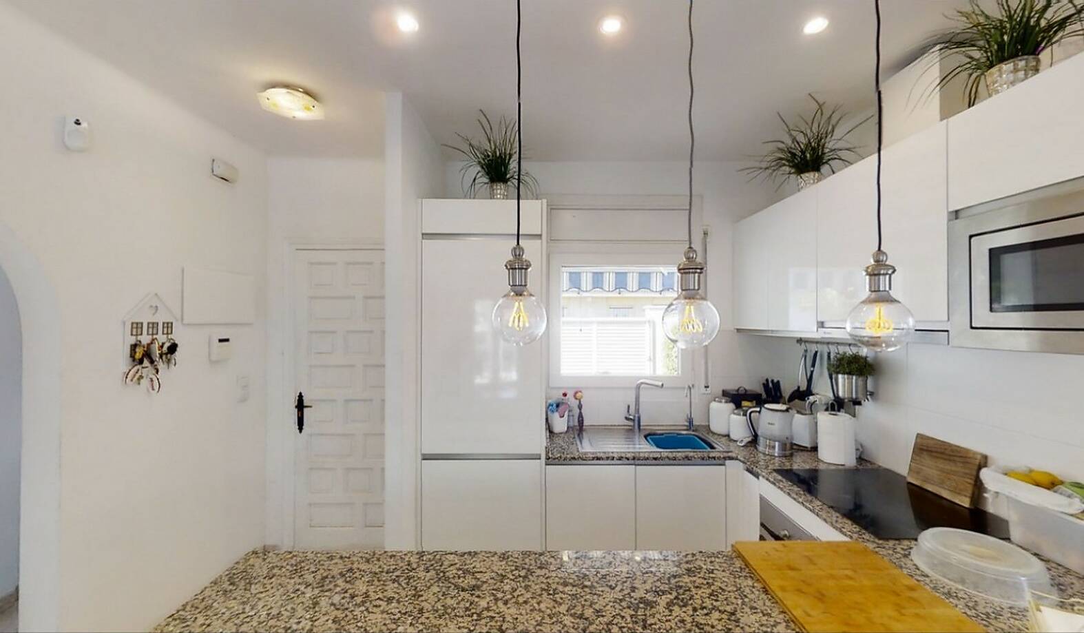Casa al canal principal con 10m de amarre en Empuriabrava