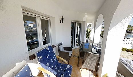 House on the main canal with 10m mooring in Empuriabrava
