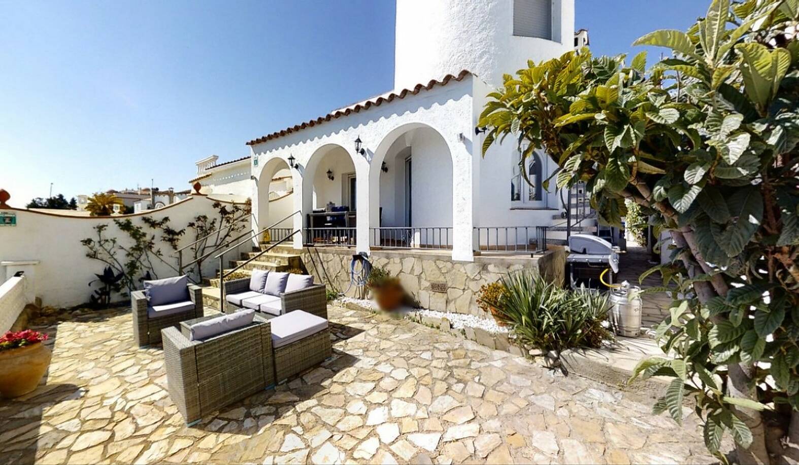 Casa al canal principal con 10m de amarre en Empuriabrava
