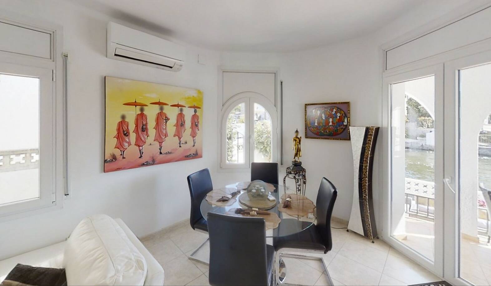 Casa al canal principal con 10m de amarre en Empuriabrava