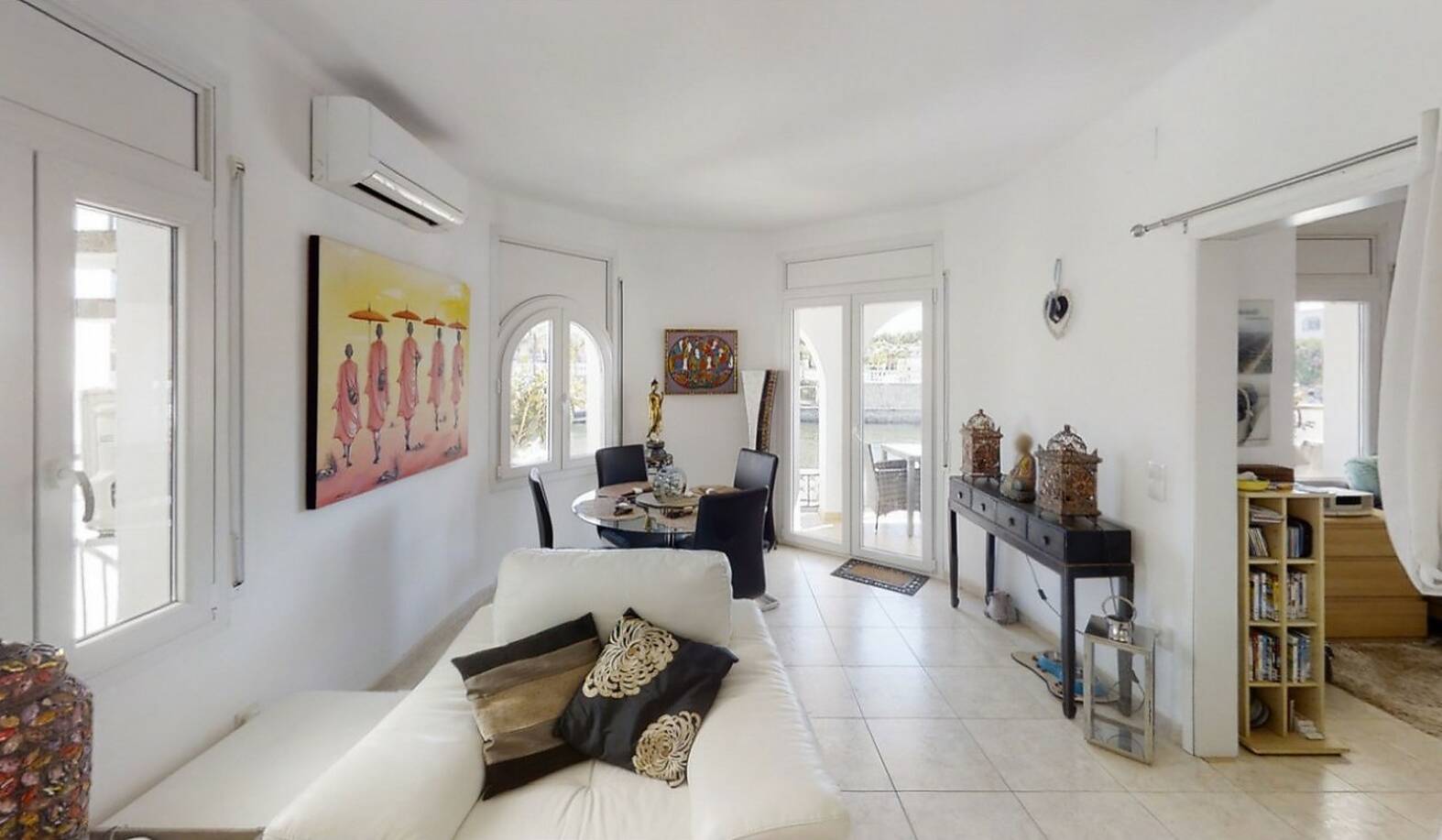 Casa al canal principal con 10m de amarre en Empuriabrava