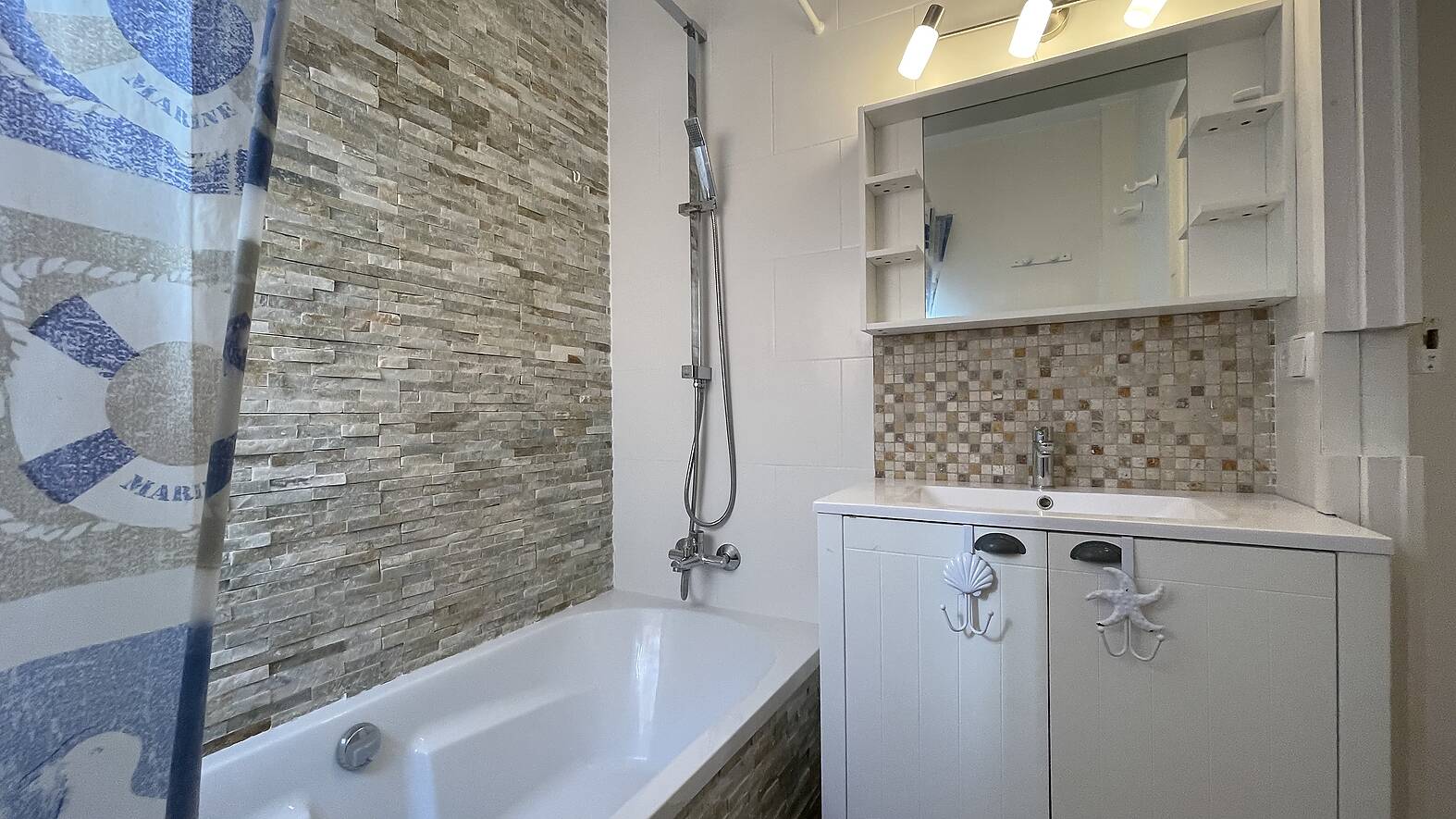 Bonic apartament a Canyelles amb precioses vistes