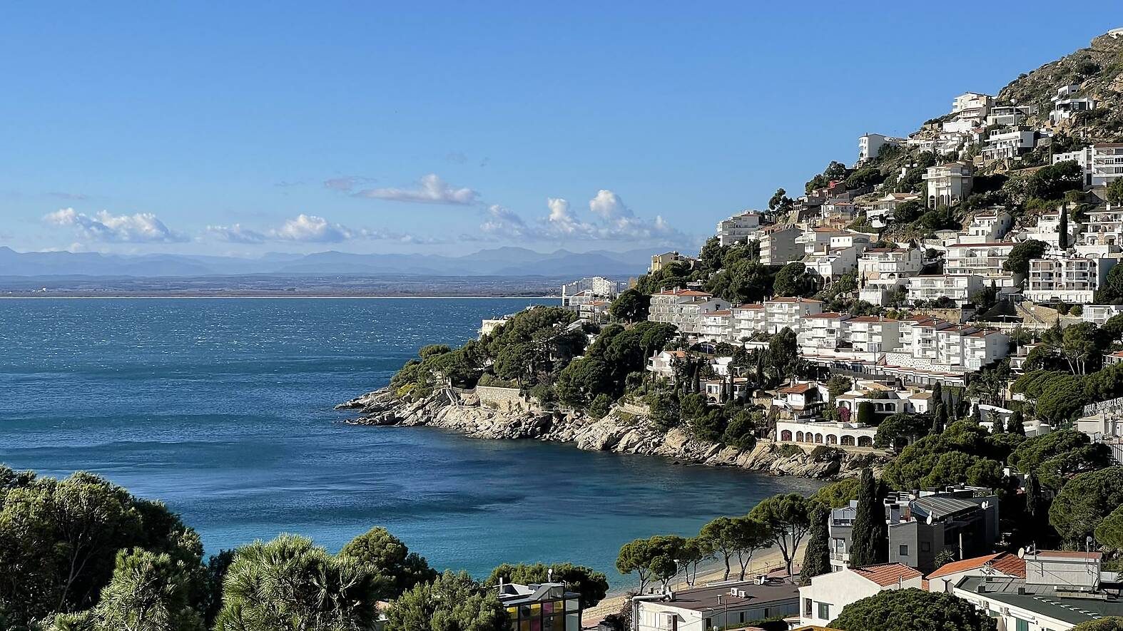 Bonic apartament a Canyelles amb precioses vistes