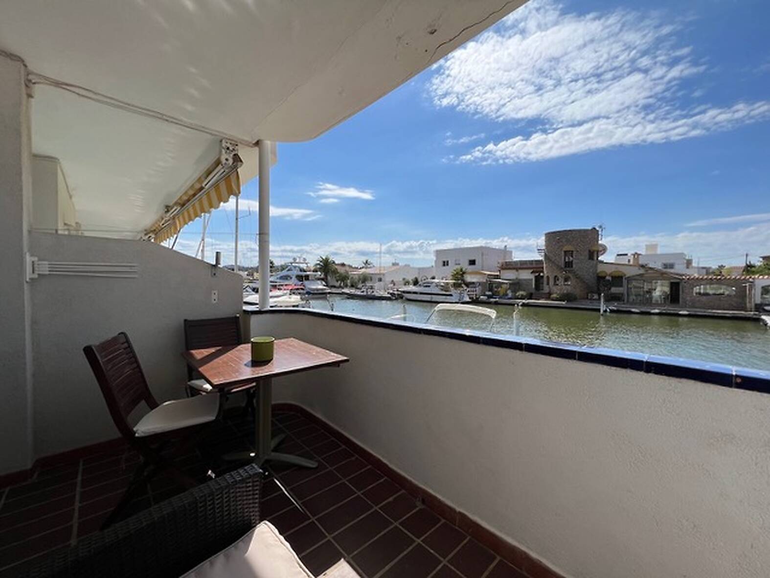 Apartment with canal views for sale in Rosas - Santa Margarita