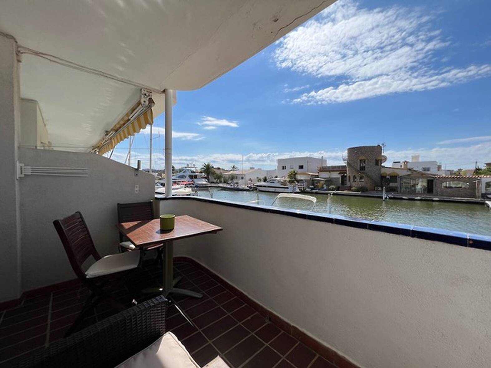 Apartamento con vista al canal en venta en Rosas - Santa Margarita