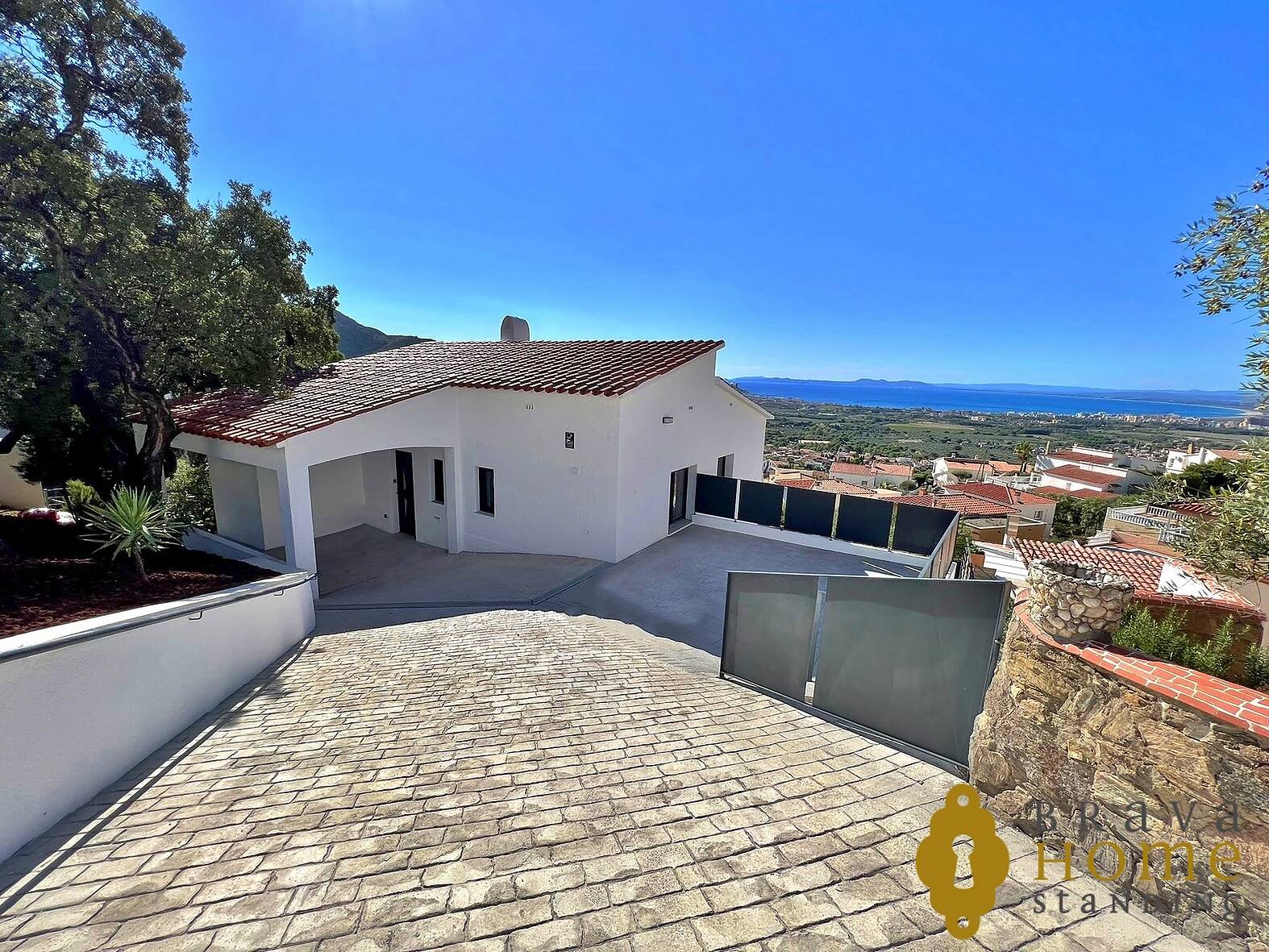 Villa with sea view completely renovated for sale in Rosas - Mas fumats