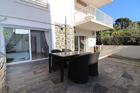 Magnificent apartment with garden near the beach of Almadrava Rosas