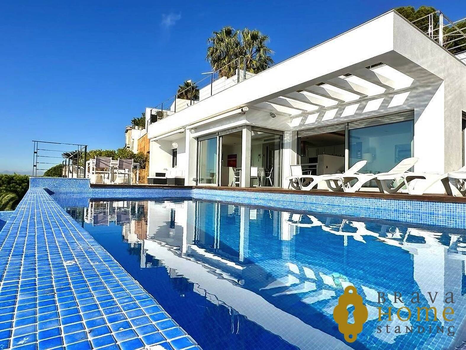 Exceptional property with sea view in Rosas