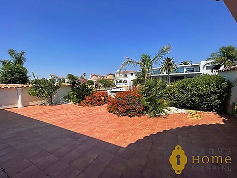 Magnificent house with private pool and 12m mooring in Empuriabrava