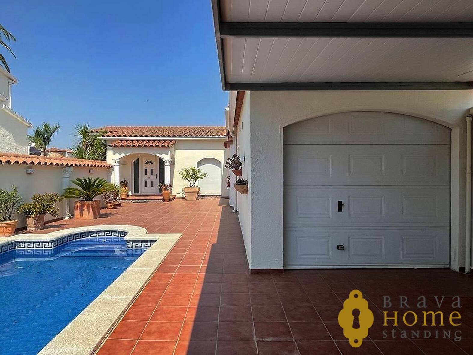 Magnificent house with private pool and 12m mooring in Empuriabrava