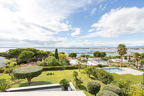 Luxosa casa con vistes al mar a prop de la platja de Roses