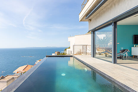 Magnifique maison à Canyelles Petites avec vue mer imprenable