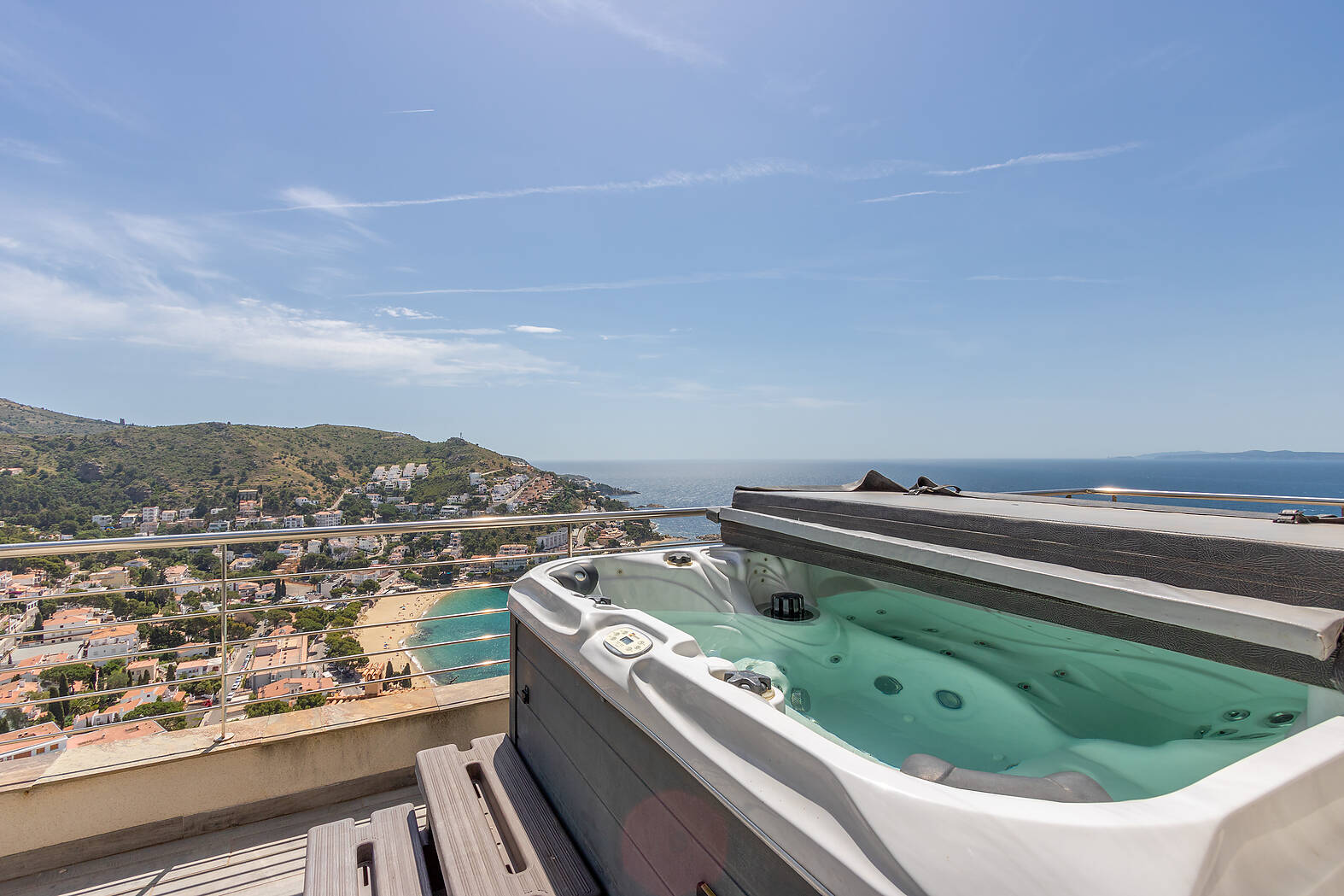 Magnifique maison à Canyelles Petites avec vue mer imprenable