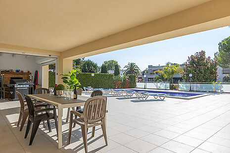 Magnificent house on the canal with 27m of mooring