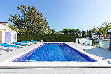 Magnificent house on the canal with 27m of mooring