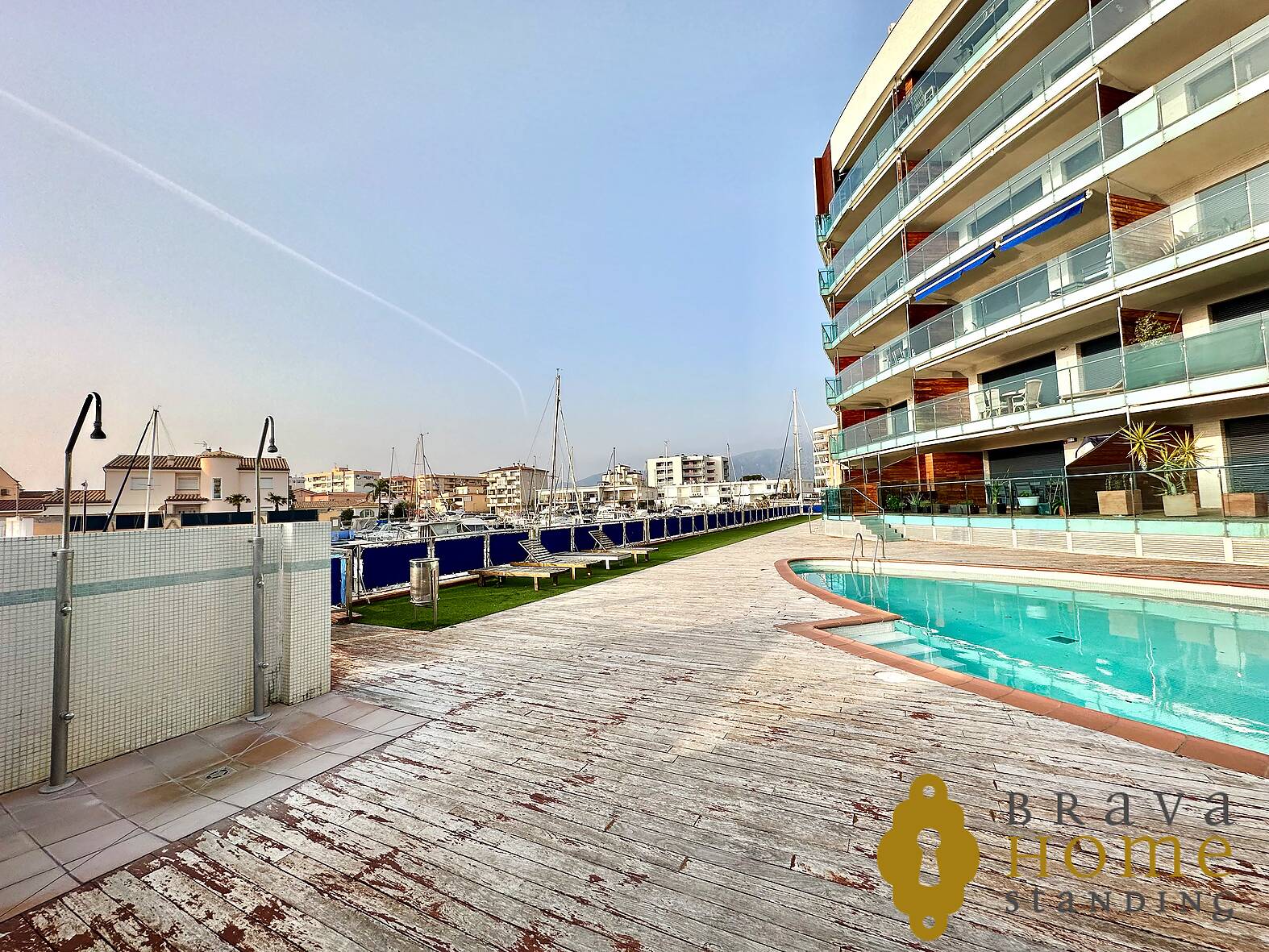 Beautiful modern apartment with pool for sale in Rosas - Santa Margarita