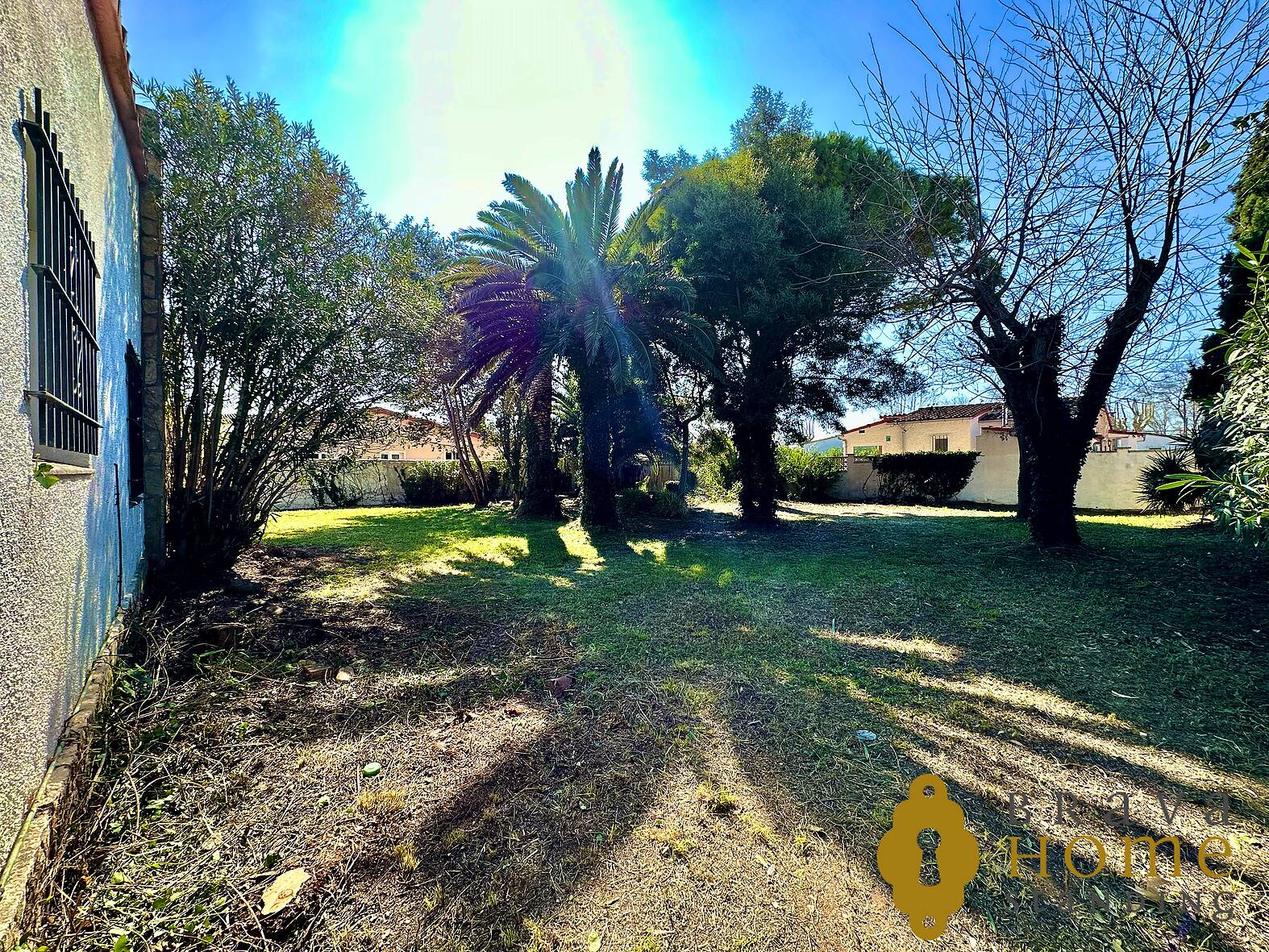 Villa with double plot close to the the beach of Empuriabrava