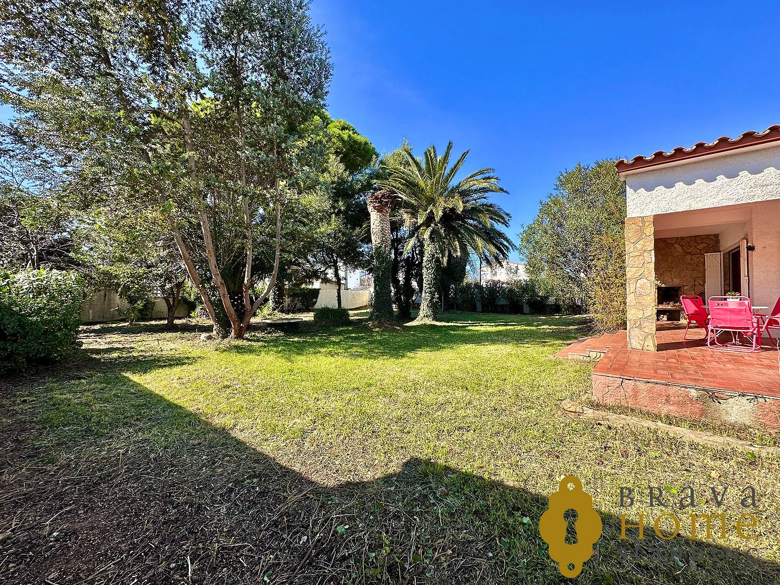 Casa con doble parcela cerca de la playa de Empuriabrava