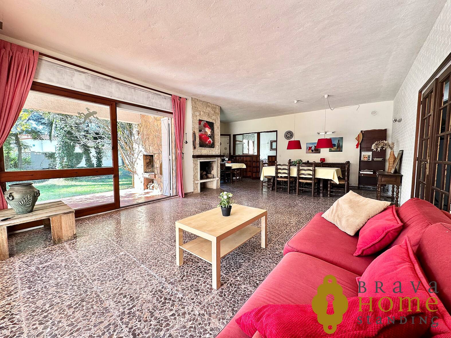 Villa with double plot close to the the beach of Empuriabrava