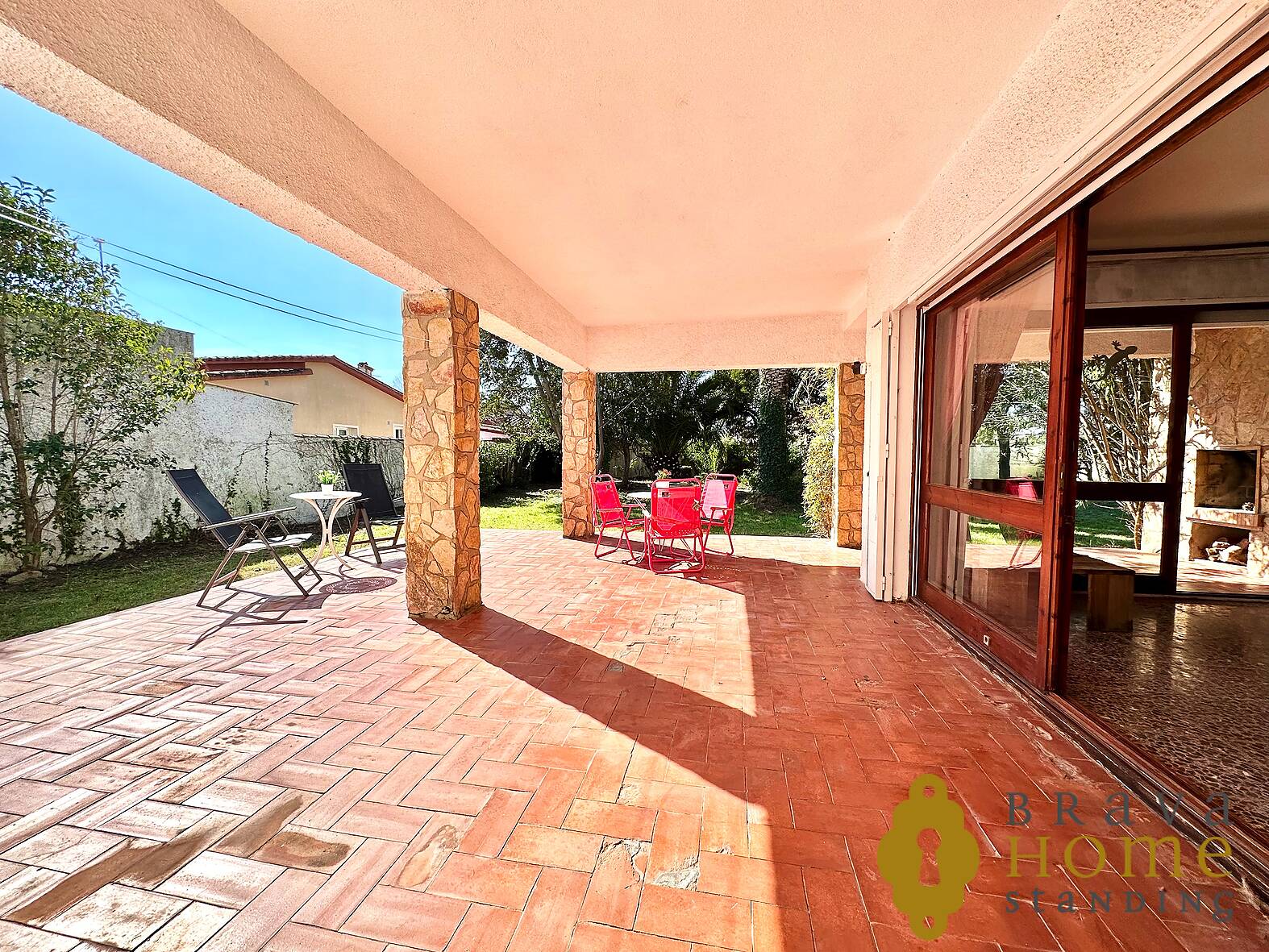 Villa with double plot close to the the beach of Empuriabrava